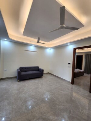 Room in 3 BHK Builder Floor at Sector 38 – for Rent