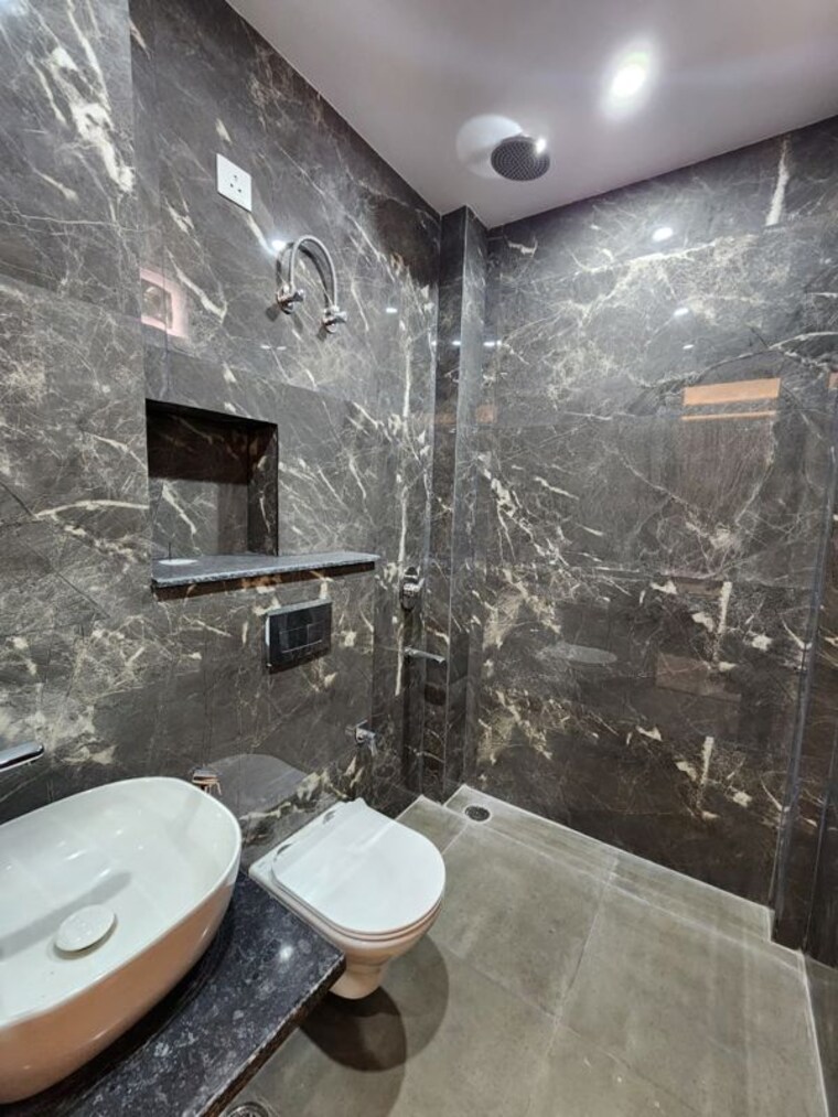Bathroom, sector 38 3 Bedroom 1400 Sq.Ft. Builder Floor In Sector 38 Gurgaon 10488363