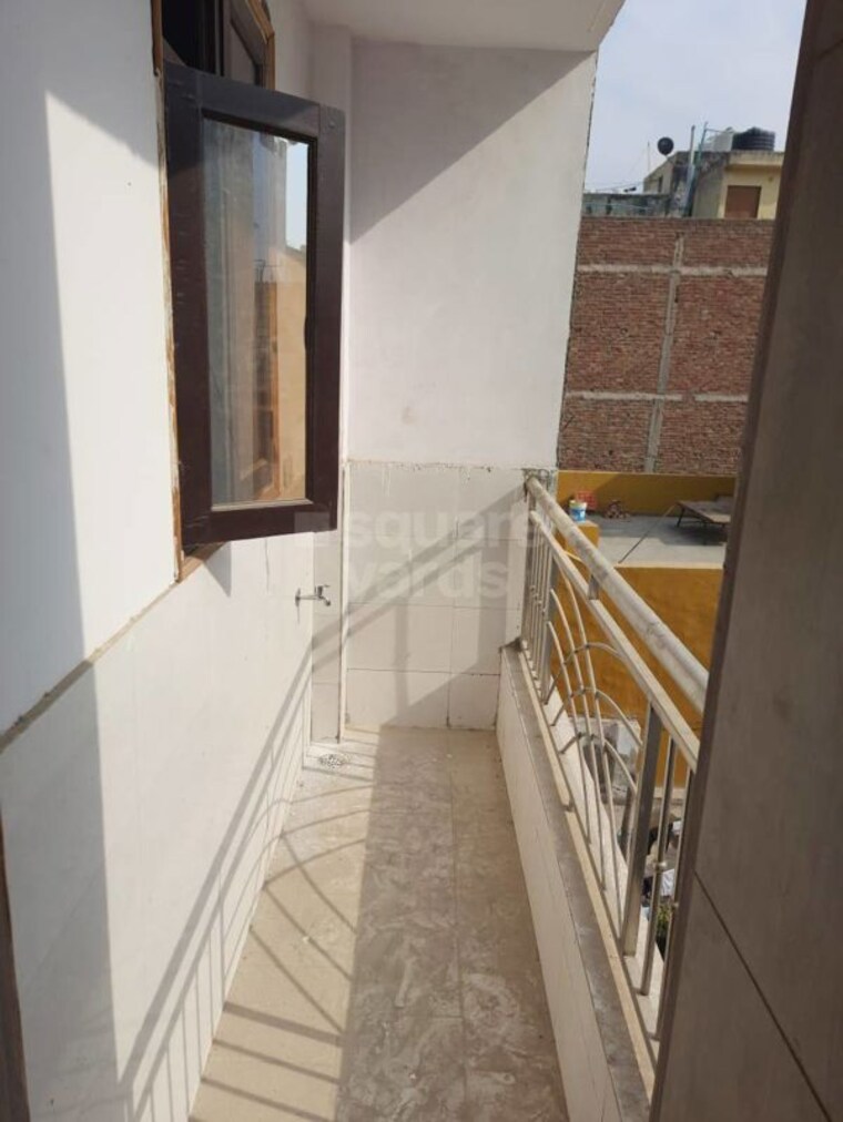 Balcony, palam extension 2 Bedroom 40 Sq.Yd. Apartment In Palam Extension Delhi 10488408