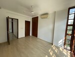 3 BHK + Servant Room 250 Sq.Yd. Builder Floor in Green Park