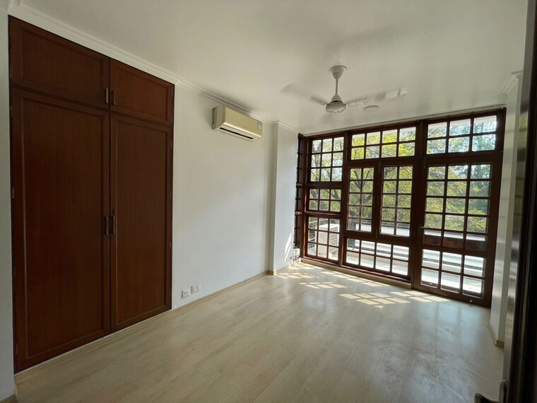 Room, green park 3 Bedroom 250 Sq.Yd. Builder Floor In Green Park Delhi 10488391