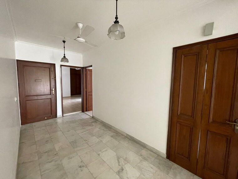 Room, green park 3 Bedroom 250 Sq.Yd. Builder Floor In Green Park Delhi 10488391