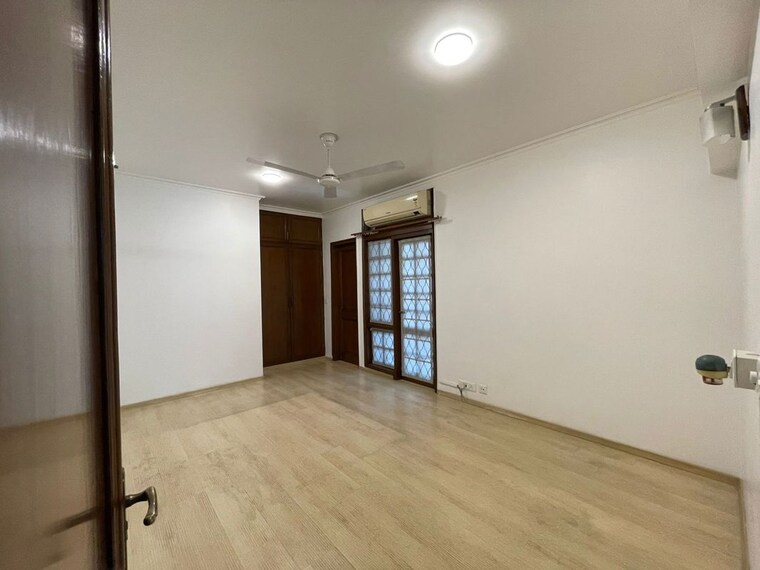 Room, green park 3 Bedroom 250 Sq.Yd. Builder Floor In Green Park Delhi 10488391