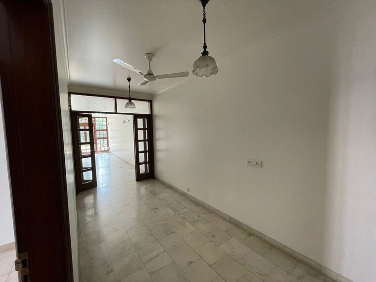 Room, green park 3 Bedroom 250 Sq.Yd. Builder Floor In Green Park Delhi 10488391