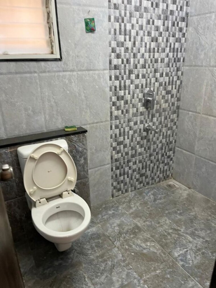 Bathroom, palladium-homes 1.5 Bedroom 800 Sq.Ft. Apartment In Dhanori Pune 10488422