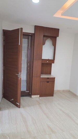 Room in 3 BHK Builder Floor at BPTP District 3, Sector 85 – for Sale
