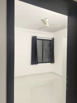 Room in 2 BHK Apartment at Vishal Nagar – for Rent