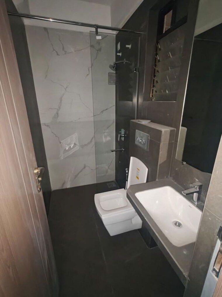 Bathroom, tharwani-majestic-towers 2 Bedroom 725 Sq.Ft. Apartment In Kalyan West Thane 10488513
