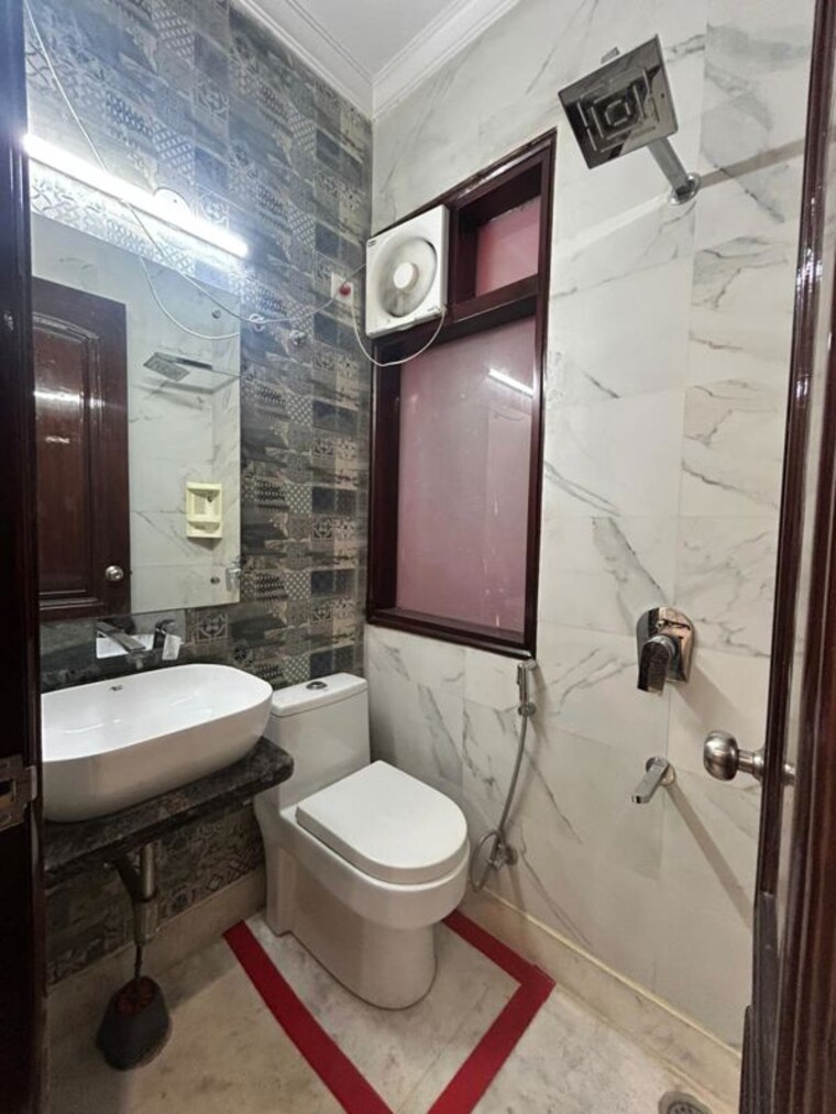 Bathroom, sushant lok i 4 Bedroom 2748 Sq.Ft. Builder Floor In Sushant Lok I Gurgaon 10488539