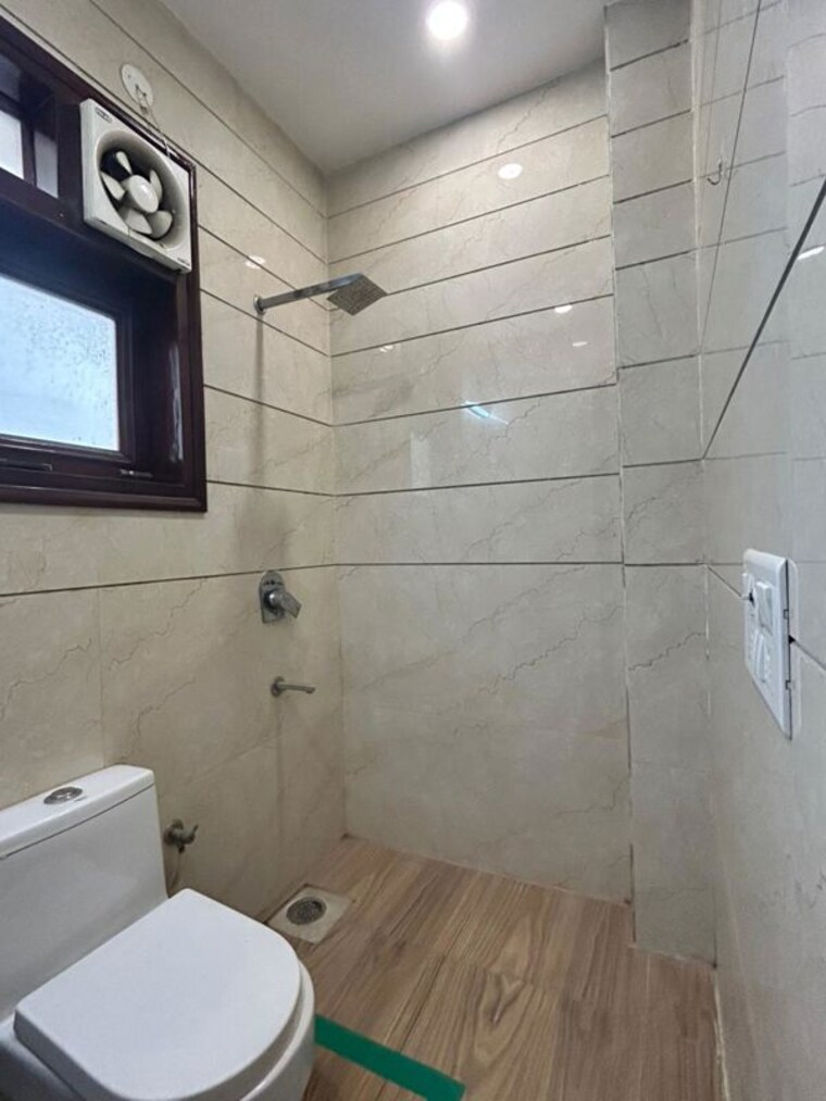 Bathroom, sushant lok i 4 Bedroom 2748 Sq.Ft. Builder Floor In Sushant Lok I Gurgaon 10488539