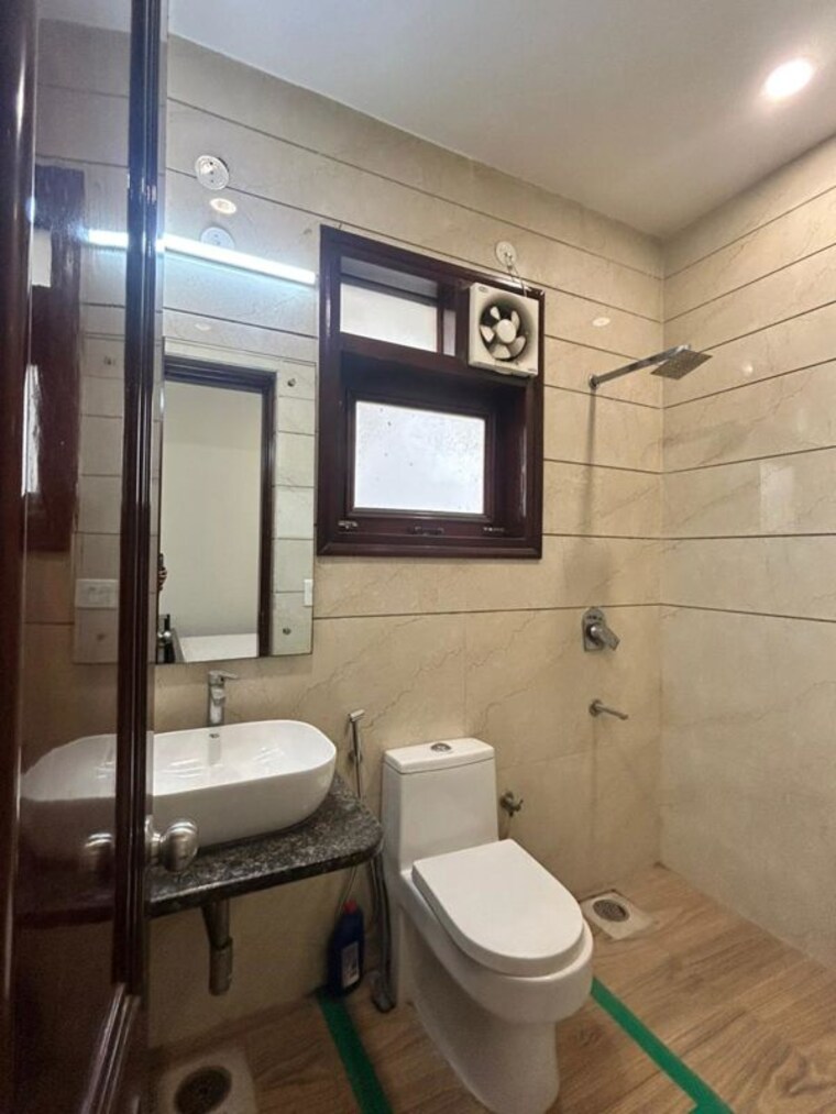 Bathroom, sushant lok i 4 Bedroom 2748 Sq.Ft. Builder Floor In Sushant Lok I Gurgaon 10488539