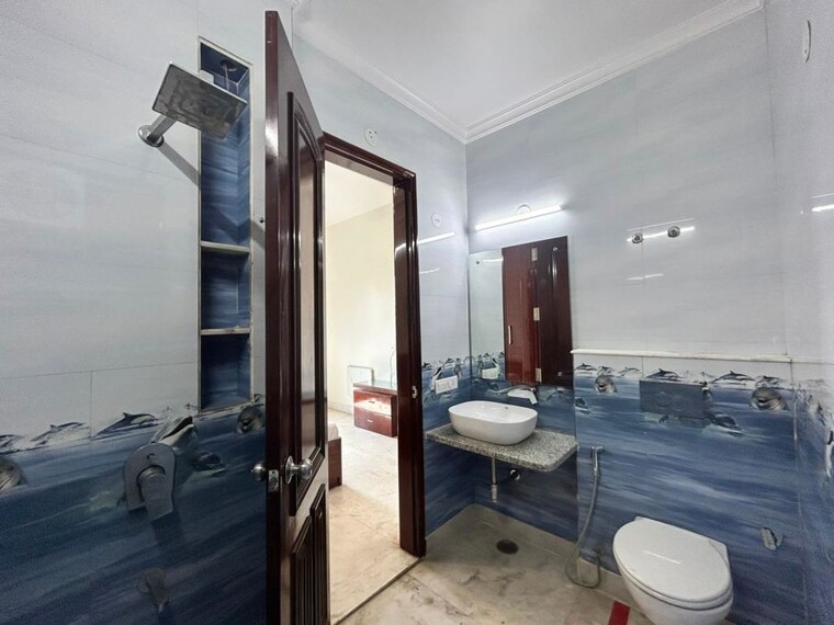 Bathroom, sushant lok i 4 Bedroom 2748 Sq.Ft. Builder Floor In Sushant Lok I Gurgaon 10488539