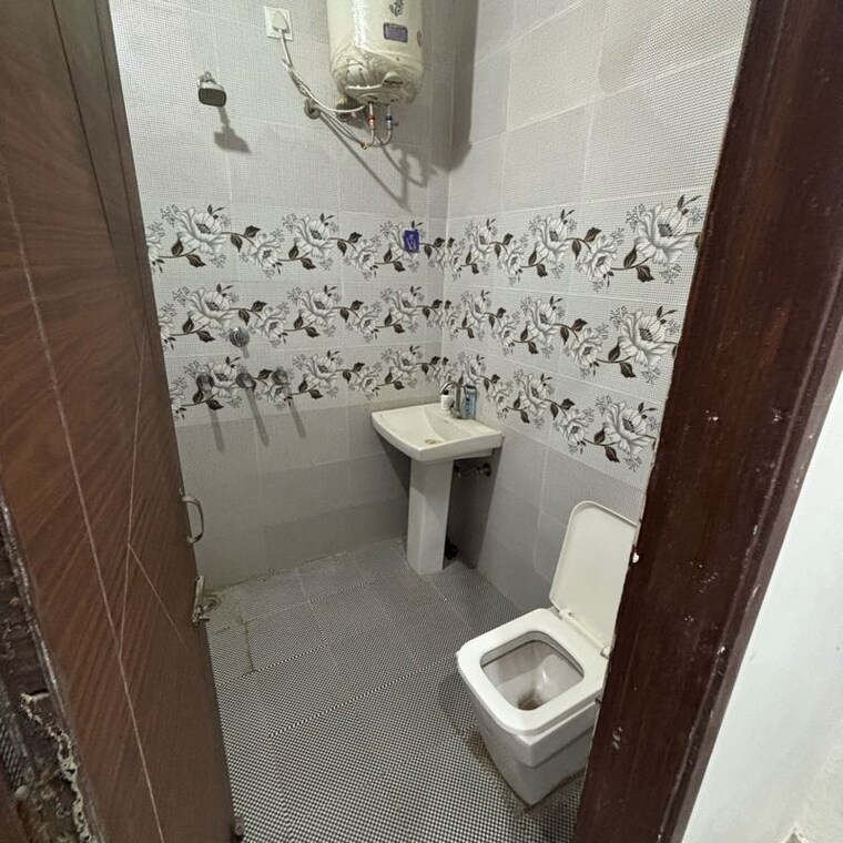 Bathroom, kharar mohali road 2 Bedroom 1250 Sq.Ft. Apartment In Kharar Mohali Road Kharar 10488600