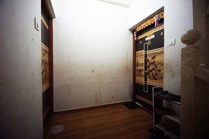 Room in 6 BHK Apartment at Kamgar Putala Vasahat – for Sale