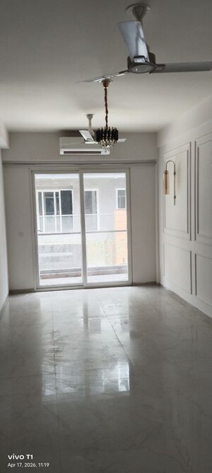 Room in 2.5 BHK Independent House at Smart World Orchard, Sector 61 – for Rent