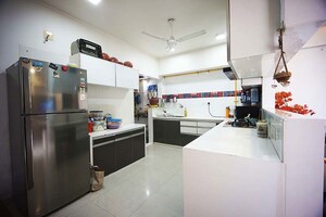 Team Area in 3 BHK Apartment at Naranpura – for Sale