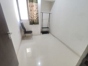Room in 2.5 BHK Apartment at Lodha Splendora, Ghodbunder Road – for Rent