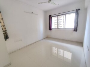 Room in 2.5 BHK Apartment at Lodha Splendora, Ghodbunder Road – for Rent