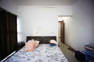 Bedroom in 3 BHK Apartment at Hadapsar – for Sale