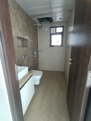 Bathroom in 3.5 BHK Apartment at Bhattad Celestia Spaces Phase II, Sewri – for Rent