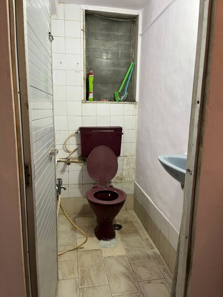 Bathroom, dalkhaniya-house 1 Bedroom 500 Sq.Ft. Apartment In Santacruz East Mumbai 10488761