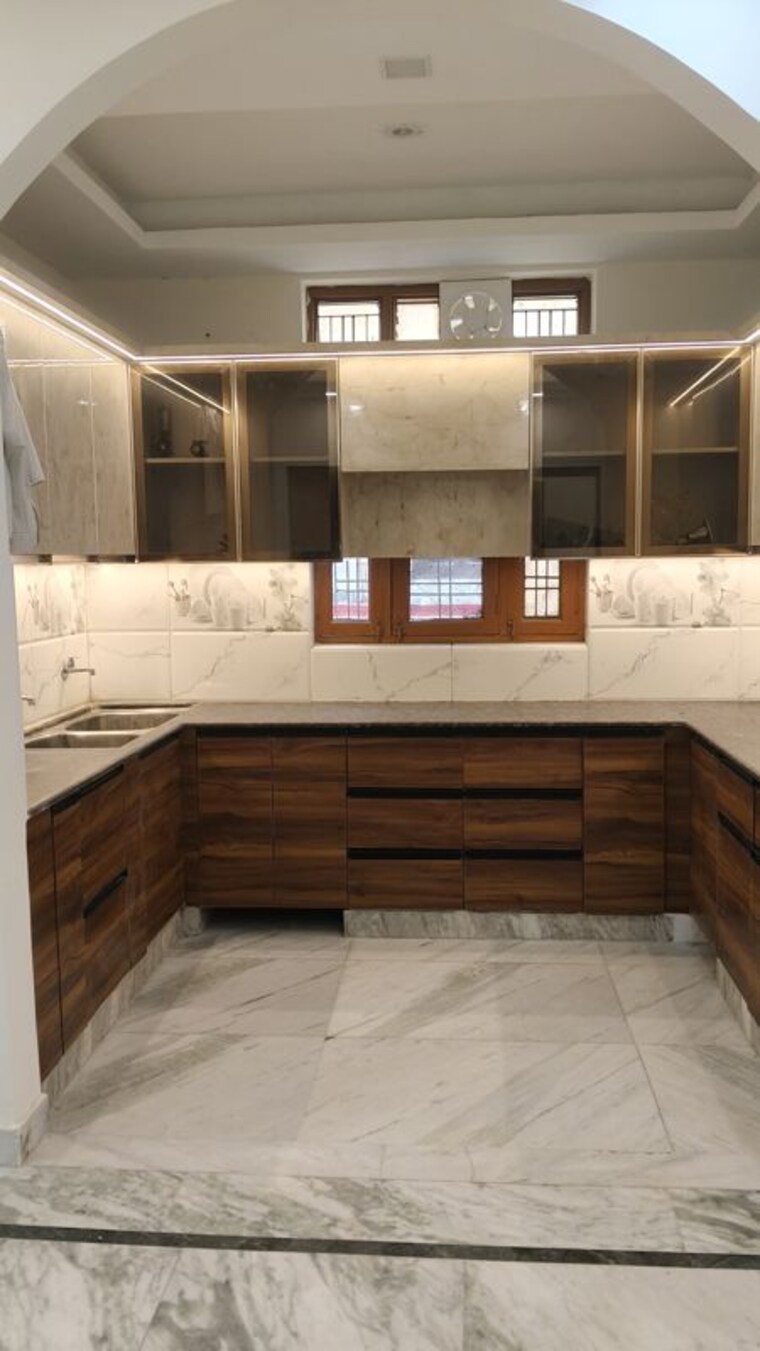 Kitchen, spring field colony 3 Bedroom 233 Sq.Yd. Builder Floor In Spring Field Colony Faridabad 10488707