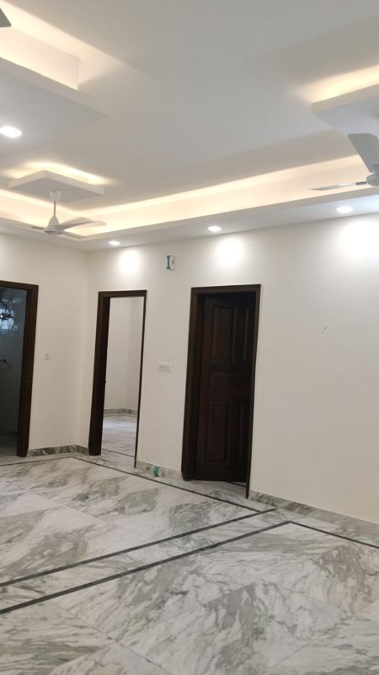 undefined, spring field colony 3 Bedroom 233 Sq.Yd. Builder Floor In Spring Field Colony Faridabad 10488707