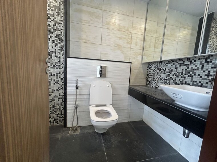Bathroom, lodha-venezia 2 Bedroom 980 Sq.Ft. Apartment In Parel Mumbai 10488804