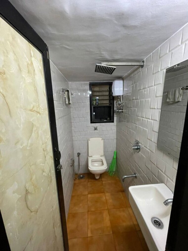 Bathroom, best-complex-andheri-west 2 Bedroom 800 Sq.Ft. Apartment In Andheri West Mumbai 10488802