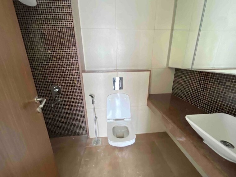 Bathroom, lodha-venezia 3 Bedroom 1290 Sq.Ft. Apartment In Parel Mumbai 10488814