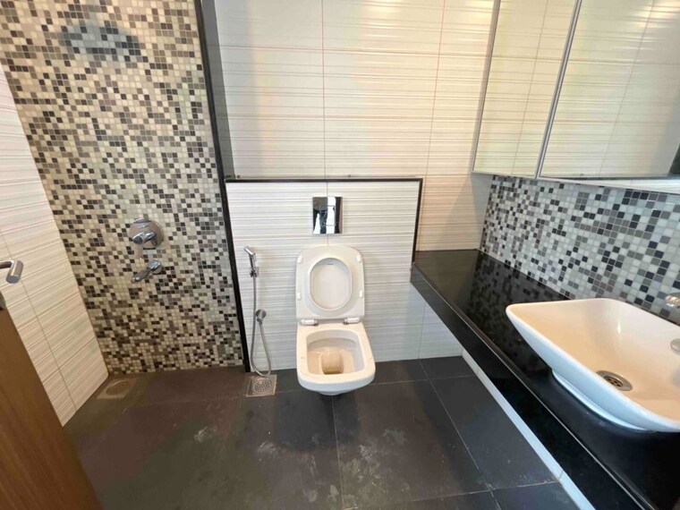 Bathroom, lodha-venezia 3 Bedroom 1290 Sq.Ft. Apartment In Parel Mumbai 10488814