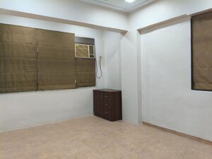 Room in 2 BHK Apartment at Maya Mahal, Khar West – for Rent