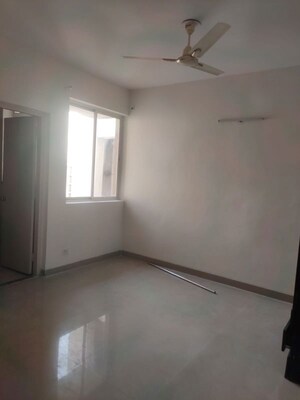 Room in 3 BHK Apartment at Puri Pratham, Sector 84 – for Rent