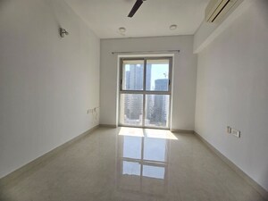 Room in 2 BHK Apartment at Lodha Venezia, Parel – for Rent