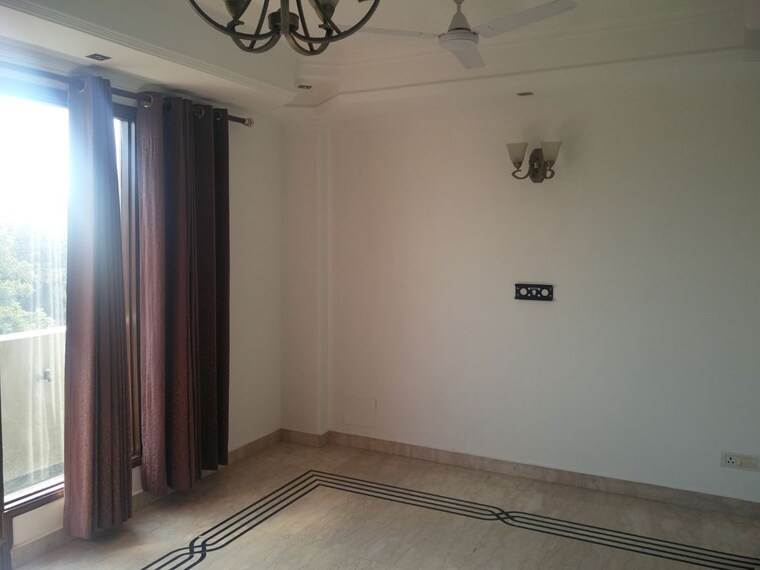 Room, sector 36 1 Bedroom 210 Sq.Mt. Builder Floor In Sector 36 Noida 10488876