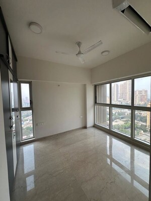 Room in 2 BHK Apartment at Sugee Atharva, Prabhadevi – for Rent
