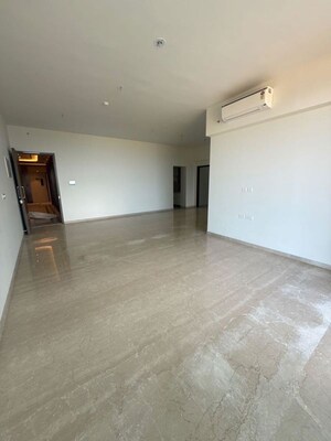 Room in 4 BHK Apartment at Piramal Mahalaxmi, Mahalaxmi – for Rent