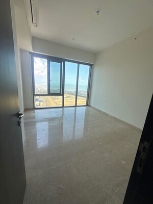 Room in 4 BHK Apartment at Piramal Mahalaxmi, Mahalaxmi – for Rent