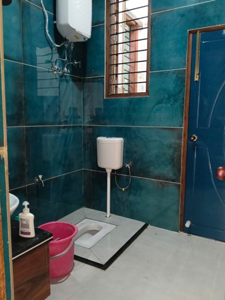 Bathroom, aman vihar 3 Bedroom 1700 Sq.Ft. Builder Floor In Aman Vihar Dehradun 10489028
