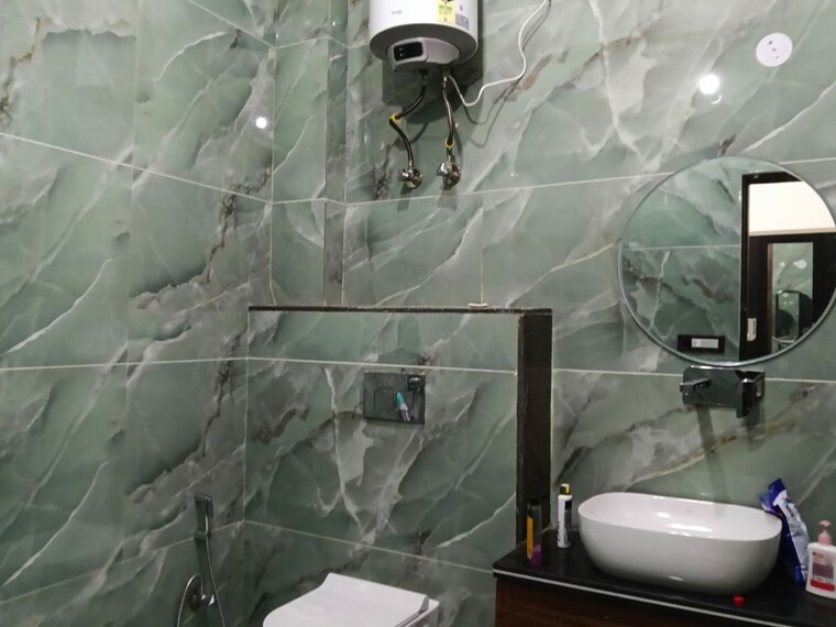 Bathroom, aman vihar 3 Bedroom 1700 Sq.Ft. Builder Floor In Aman Vihar Dehradun 10489028