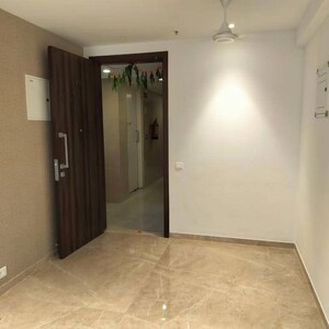 Room in  Apartment at Hiranandani Regent Hill, Powai – for Rent