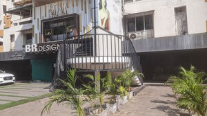  Shop For Sale in Laldarwaja