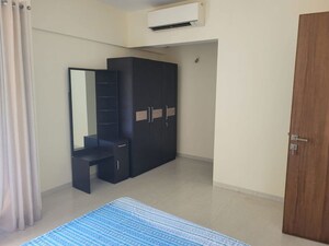 Bedroom in 4 BHK Apartment at Kamgar Putala Vasahat – for Rent