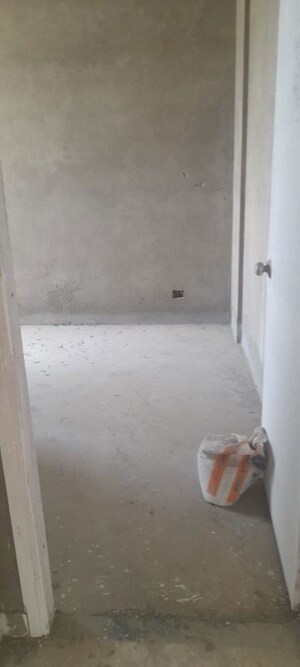 Bathroom in 3.5 BHK Apartment at Jaypee Kensington Park Plot, Sector 133 – for Sale