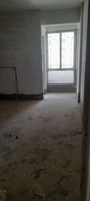 Room in 3.5 BHK Apartment at Jaypee Kensington Park Plot, Sector 133 – for Sale