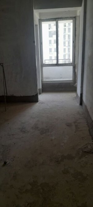 Room in 3.5 BHK Apartment at Jaypee Kensington Park Plot, Sector 133 – for Sale