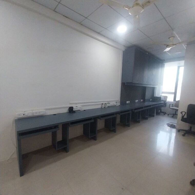 Room, corporate-annexe Commercial Office Space 550 Sq.Ft. In Goregaon East Mumbai 10489148