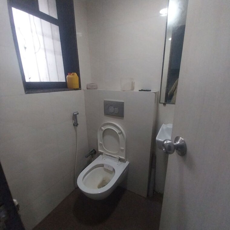 Bathroom, corporate-annexe Commercial Office Space 550 Sq.Ft. In Goregaon East Mumbai 10489148