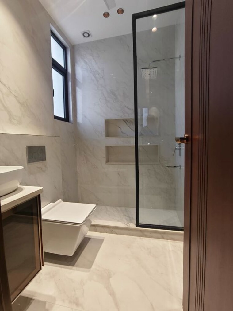 Bathroom, green park extension 4 Bedroom 311 Sq.Yd. Builder Floor In Green Park Extension Delhi 10489169
