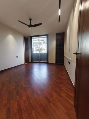 Room in 4 BHK Builder Floor at Green Park Extension – for Sale